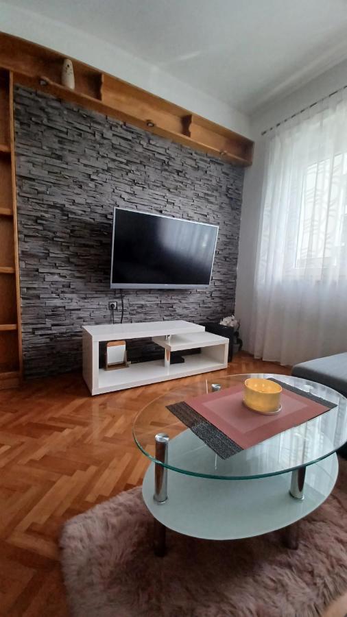 Apartman Dora Appartement Pula Buitenkant foto