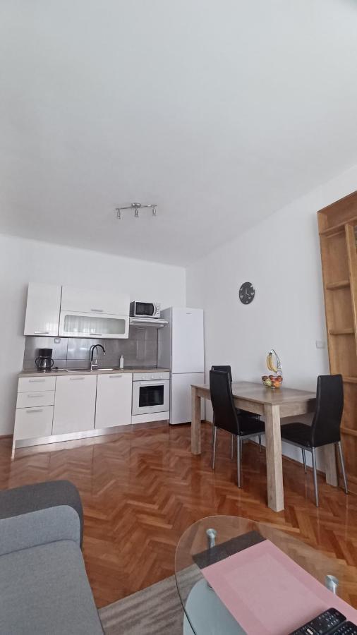 Apartman Dora Appartement Pula Buitenkant foto