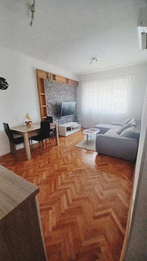 Apartman Dora Appartement Pula Buitenkant foto