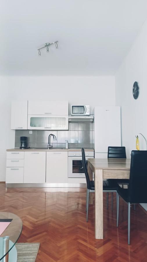 Apartman Dora Appartement Pula Buitenkant foto