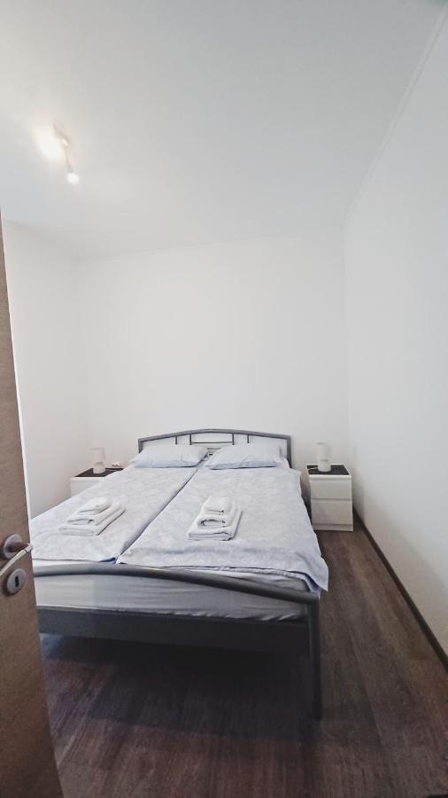Apartman Dora Appartement Pula Buitenkant foto