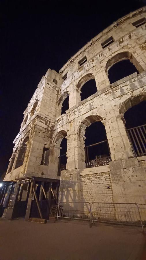Apartman Dora Appartement Pula Buitenkant foto