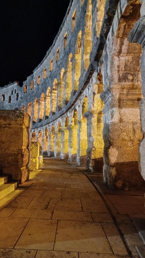 Apartman Dora Appartement Pula Buitenkant foto